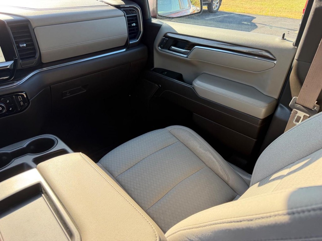 Chevrolet Silverado 1500 Vehicle Full-screen Gallery Image 16