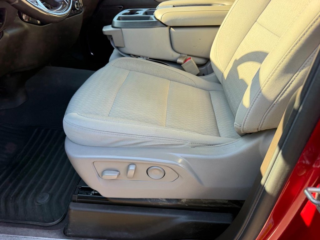 Chevrolet Silverado 1500 Vehicle Full-screen Gallery Image 18
