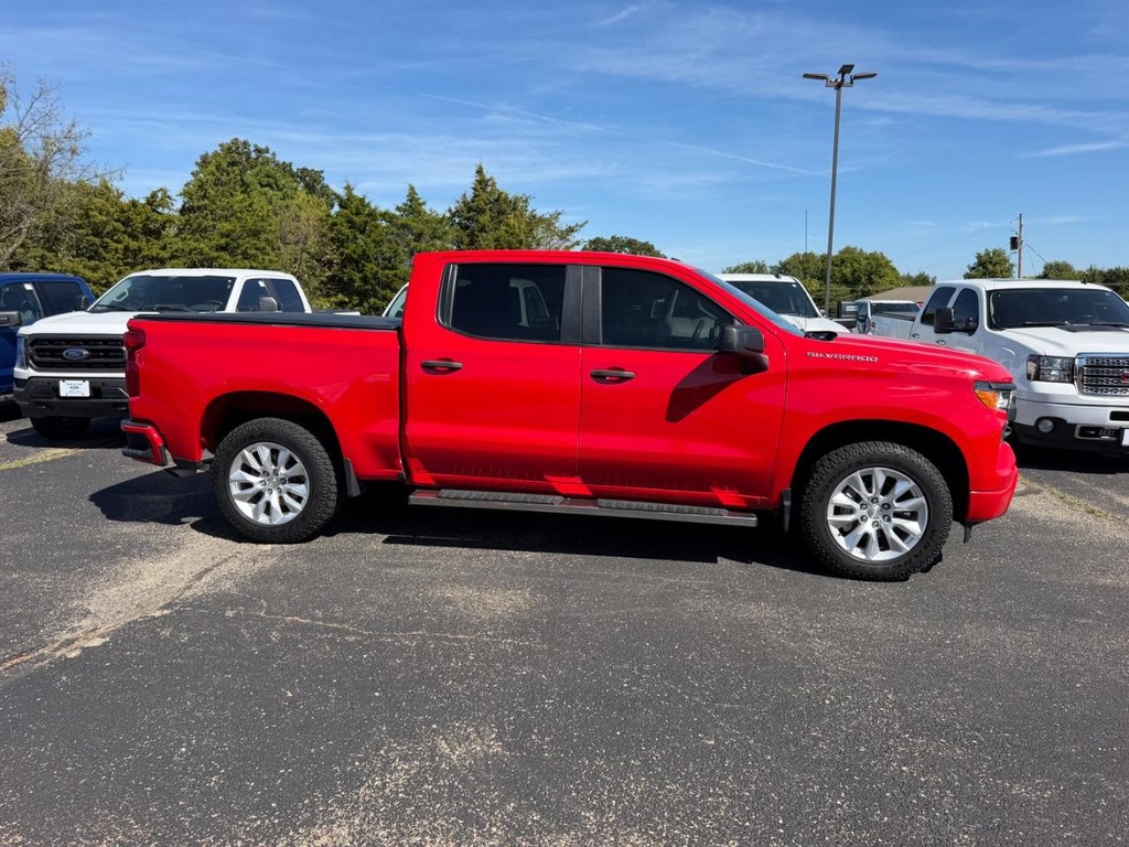 Chevrolet Silverado 1500 Vehicle Full-screen Gallery Image 02
