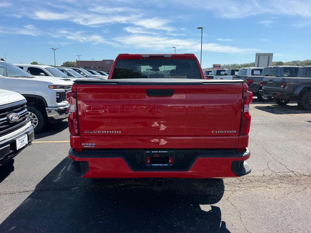 Chevrolet Silverado 1500 Vehicle Full-screen Gallery Image 04