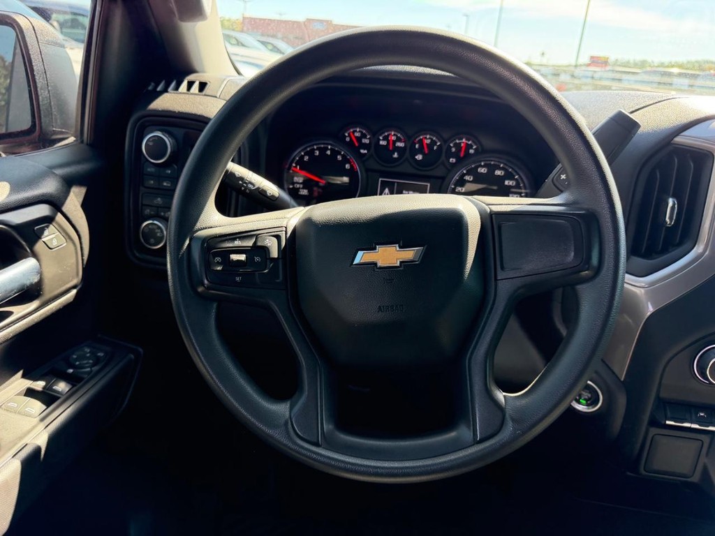 Chevrolet Silverado 1500 Vehicle Full-screen Gallery Image 11