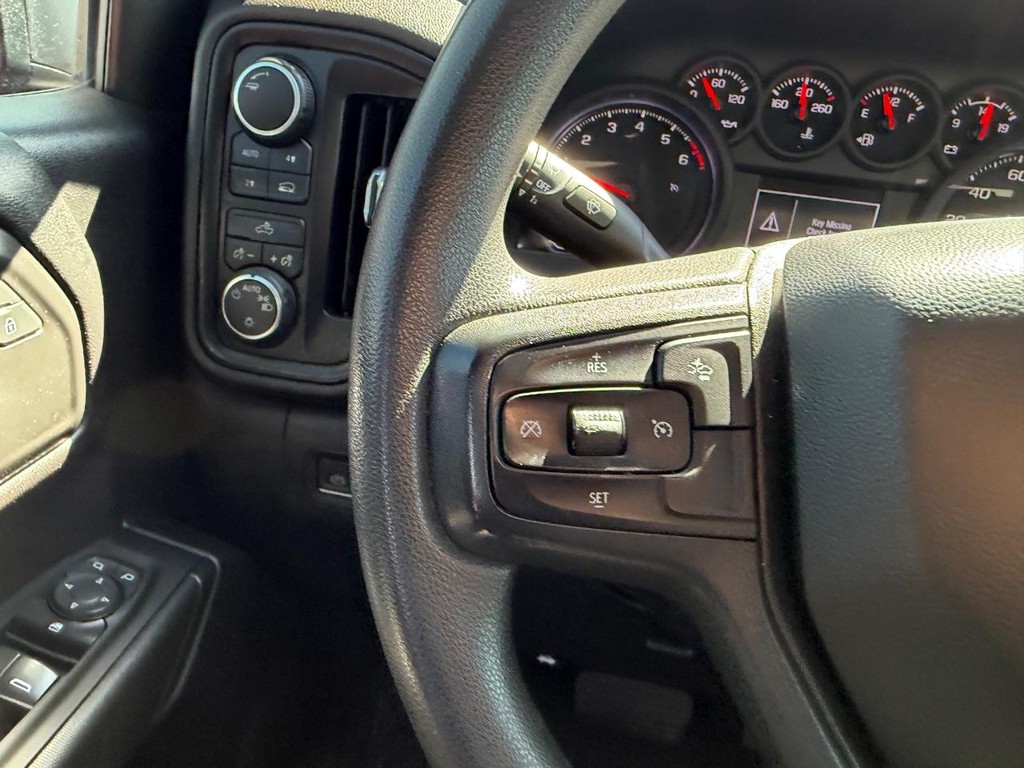 Chevrolet Silverado 1500 Vehicle Full-screen Gallery Image 12