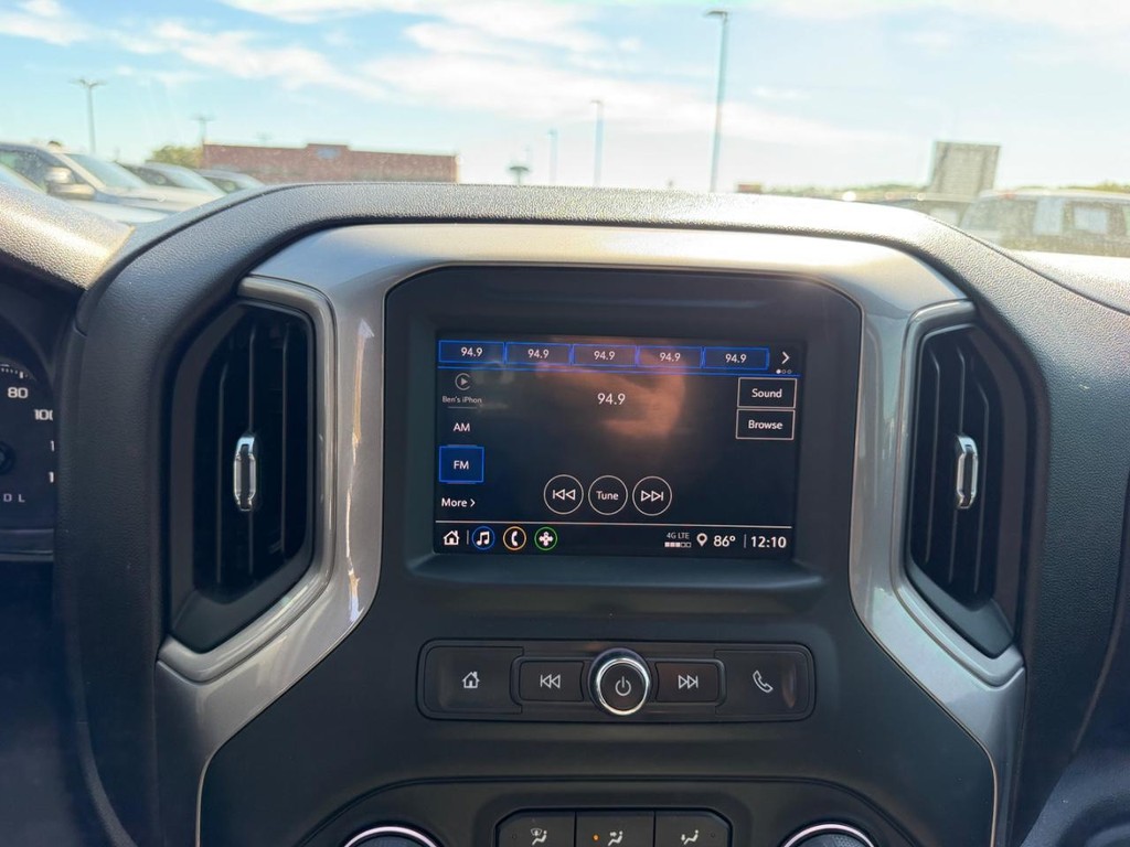 Chevrolet Silverado 1500 Vehicle Full-screen Gallery Image 13