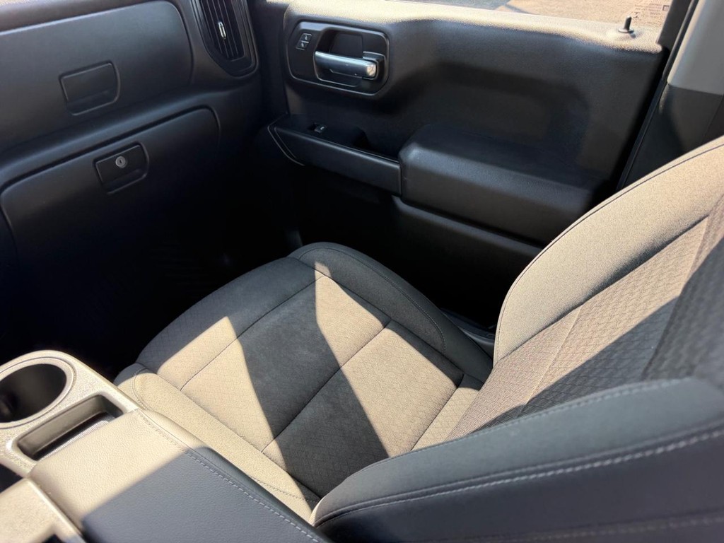 Chevrolet Silverado 1500 Vehicle Full-screen Gallery Image 15