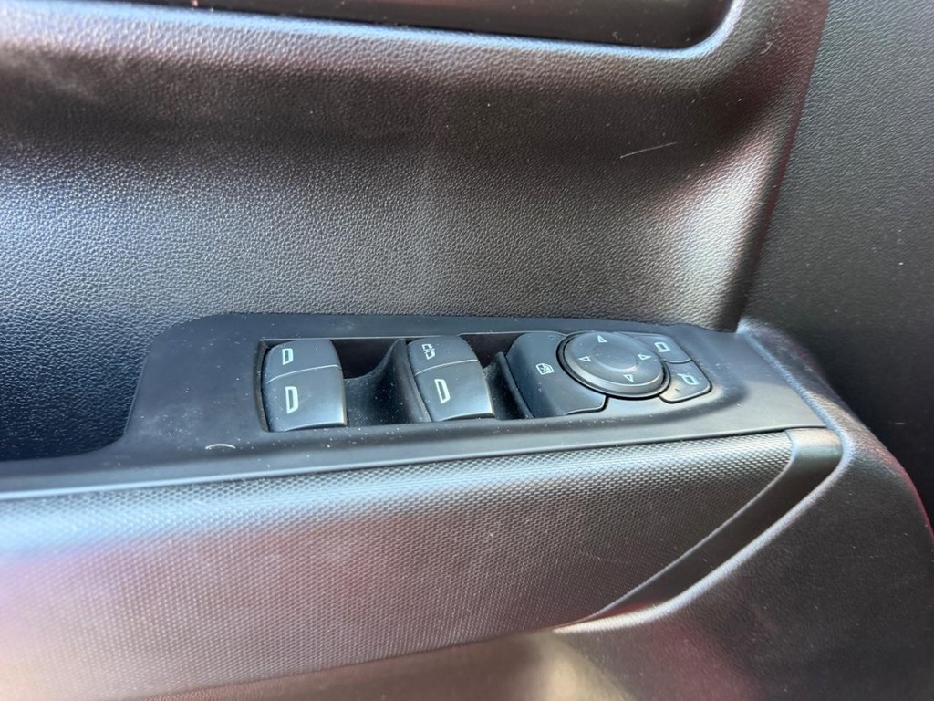 Chevrolet Silverado 1500 Vehicle Full-screen Gallery Image 16