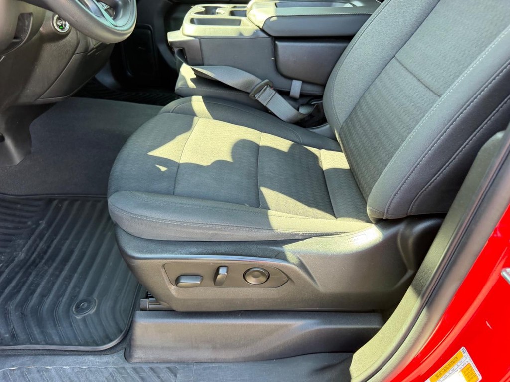 Chevrolet Silverado 1500 Vehicle Full-screen Gallery Image 17