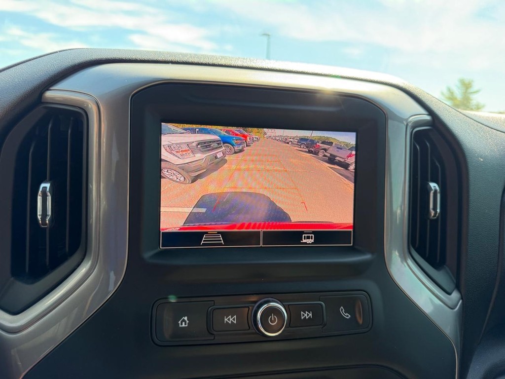 Chevrolet Silverado 1500 Vehicle Full-screen Gallery Image 19