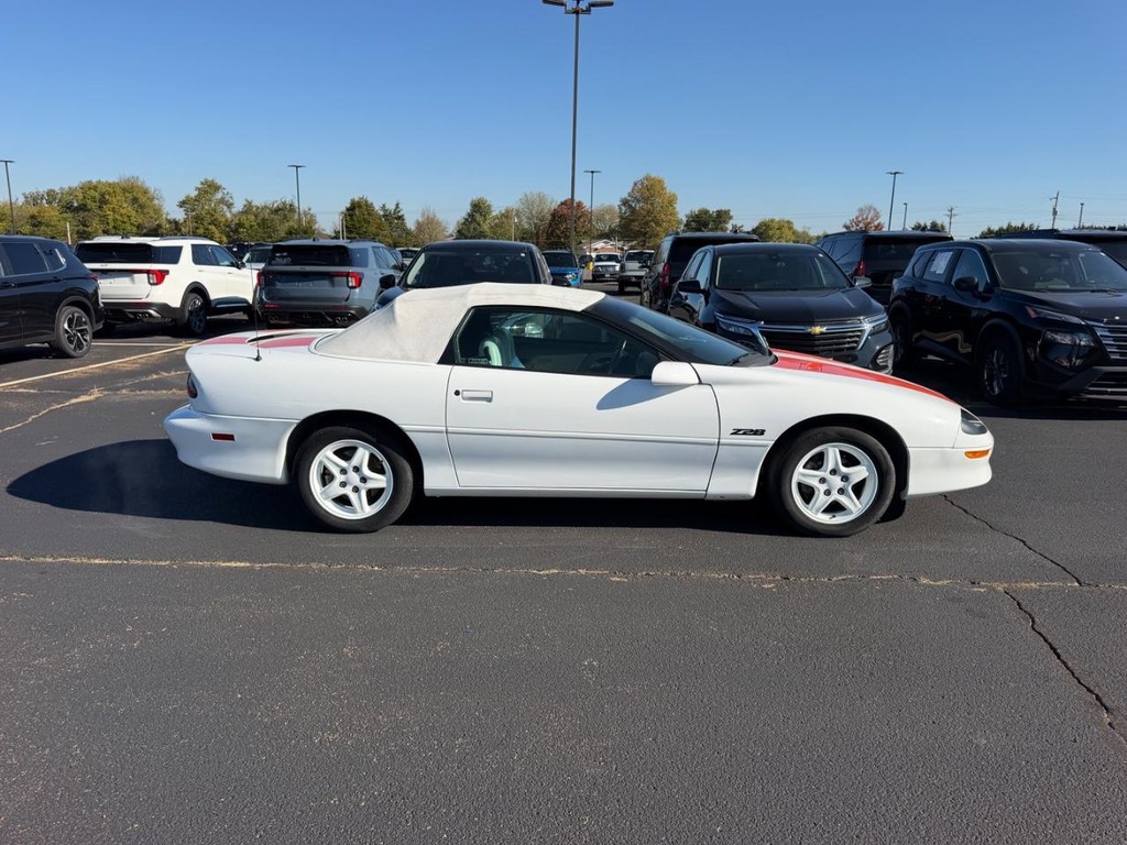 Chevrolet Camaro Vehicle Full-screen Gallery Image 02