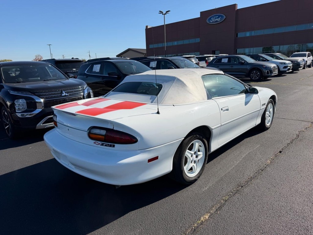 Chevrolet Camaro Vehicle Full-screen Gallery Image 03