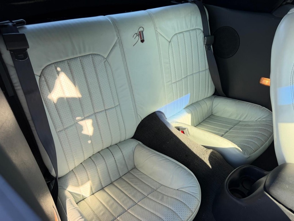 Chevrolet Camaro Vehicle Full-screen Gallery Image 08