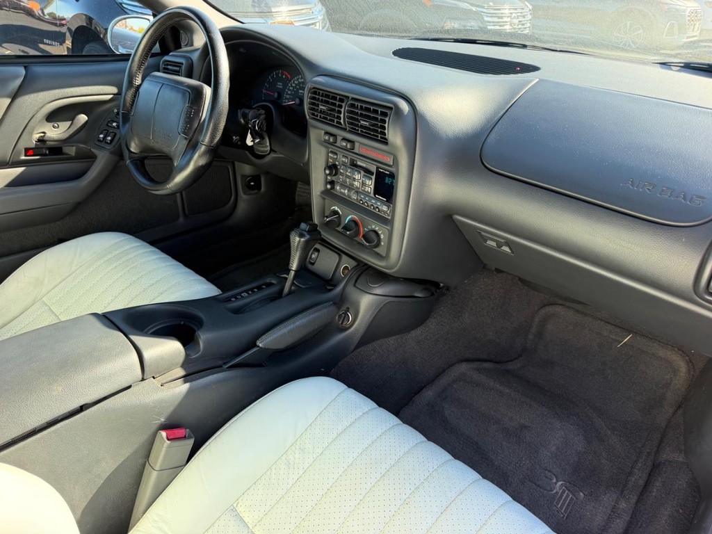 Chevrolet Camaro Vehicle Full-screen Gallery Image 09