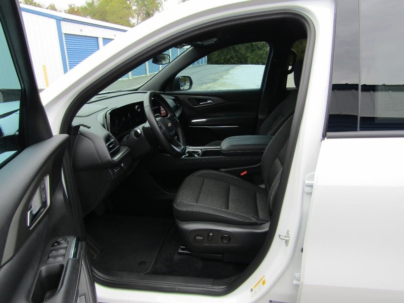 Chevrolet Traverse Vehicle Full-screen Gallery Image 02