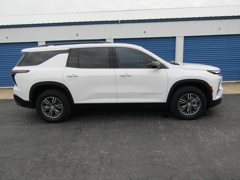 Chevrolet Traverse Vehicle Full-screen Gallery Image 03