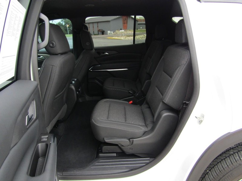 Chevrolet Traverse Vehicle Full-screen Gallery Image 12