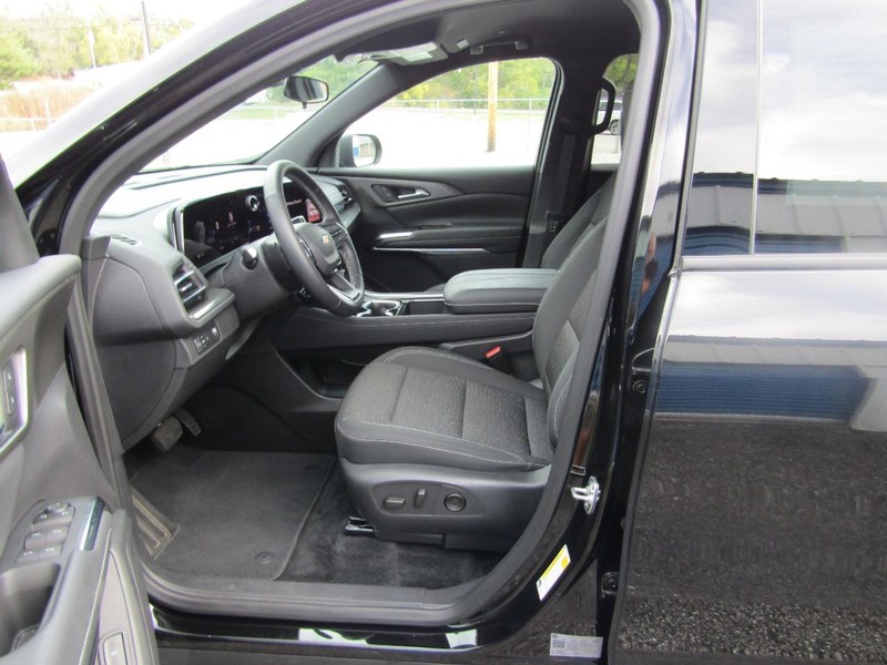 Chevrolet Traverse Vehicle Full-screen Gallery Image 02