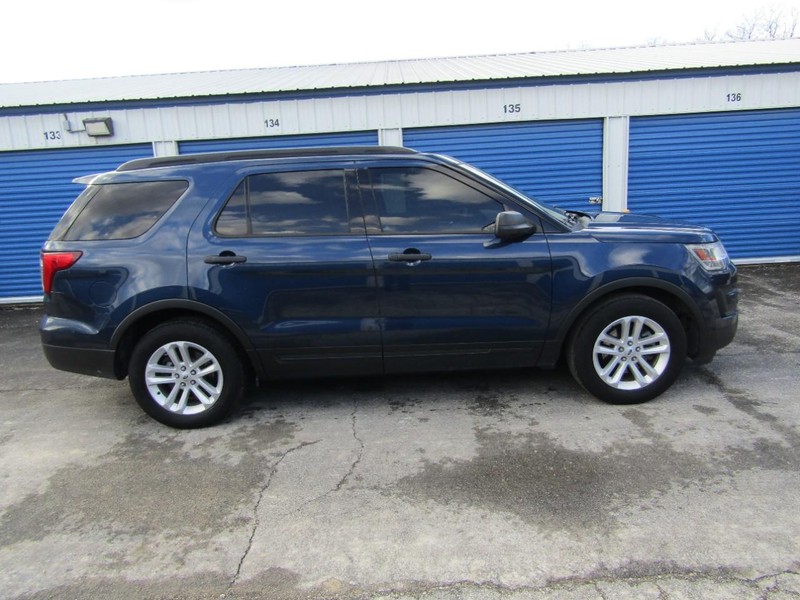 Ford Explorer Vehicle Full-screen Gallery Image 03