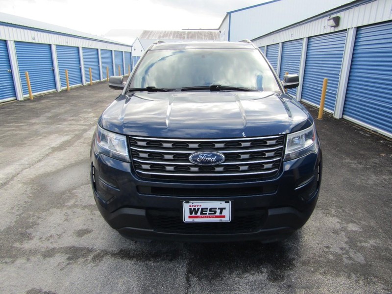 Ford Explorer Vehicle Full-screen Gallery Image 05