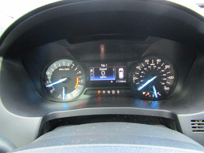 Ford Explorer Vehicle Full-screen Gallery Image 06