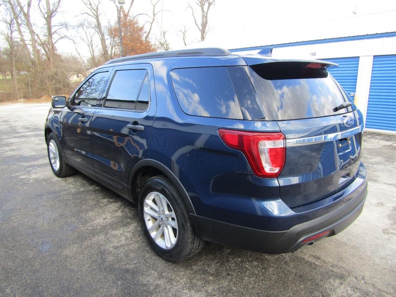Ford Explorer Vehicle Full-screen Gallery Image 07
