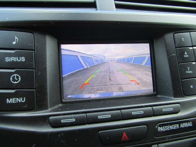 Ford Explorer Vehicle Full-screen Gallery Image 12