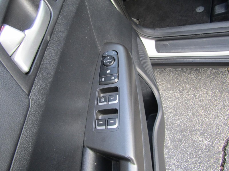 Kia Sportage Vehicle Full-screen Gallery Image 10