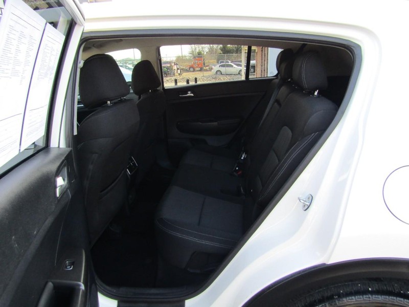 Kia Sportage Vehicle Full-screen Gallery Image 14