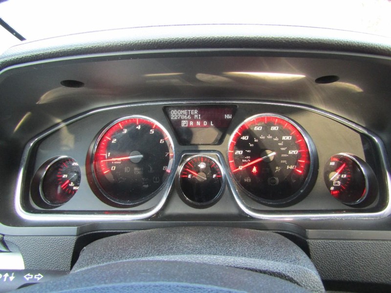 GMC Acadia Vehicle Full-screen Gallery Image 06