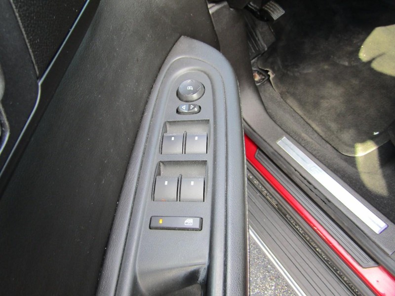 GMC Acadia Vehicle Full-screen Gallery Image 08