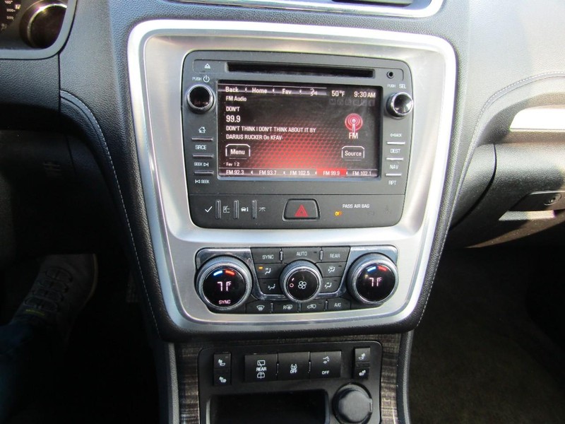 GMC Acadia Vehicle Full-screen Gallery Image 09