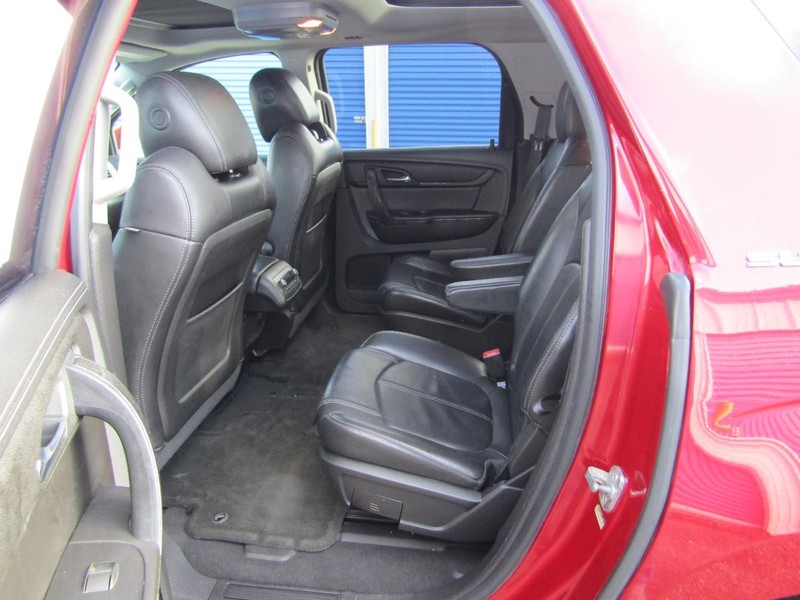 GMC Acadia Vehicle Full-screen Gallery Image 13