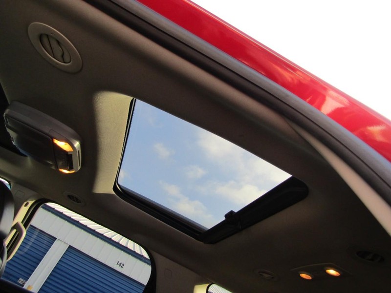 GMC Acadia Vehicle Full-screen Gallery Image 14