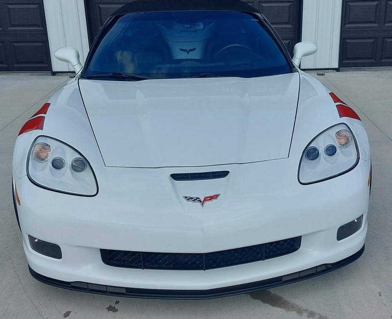 Chevrolet Corvette Vehicle Full-screen Gallery Image 05