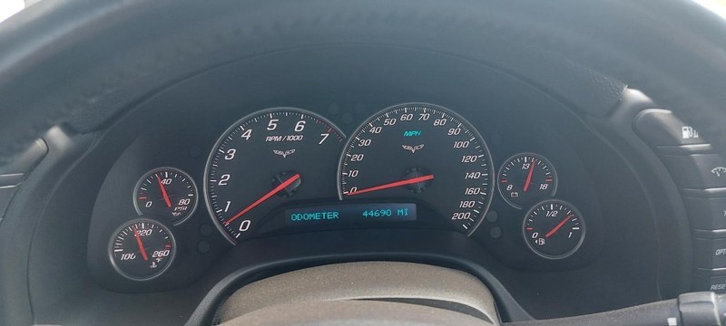 Chevrolet Corvette Vehicle Full-screen Gallery Image 06