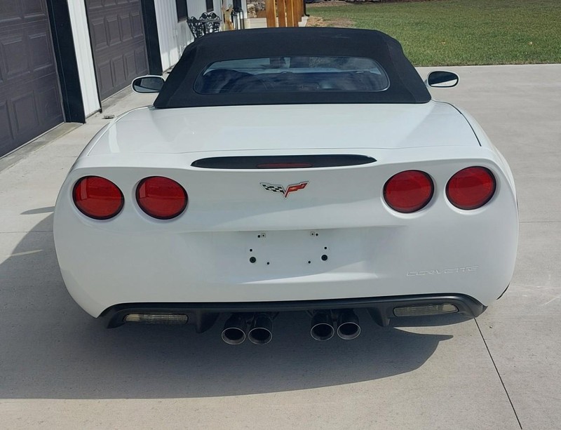 Chevrolet Corvette Vehicle Full-screen Gallery Image 07