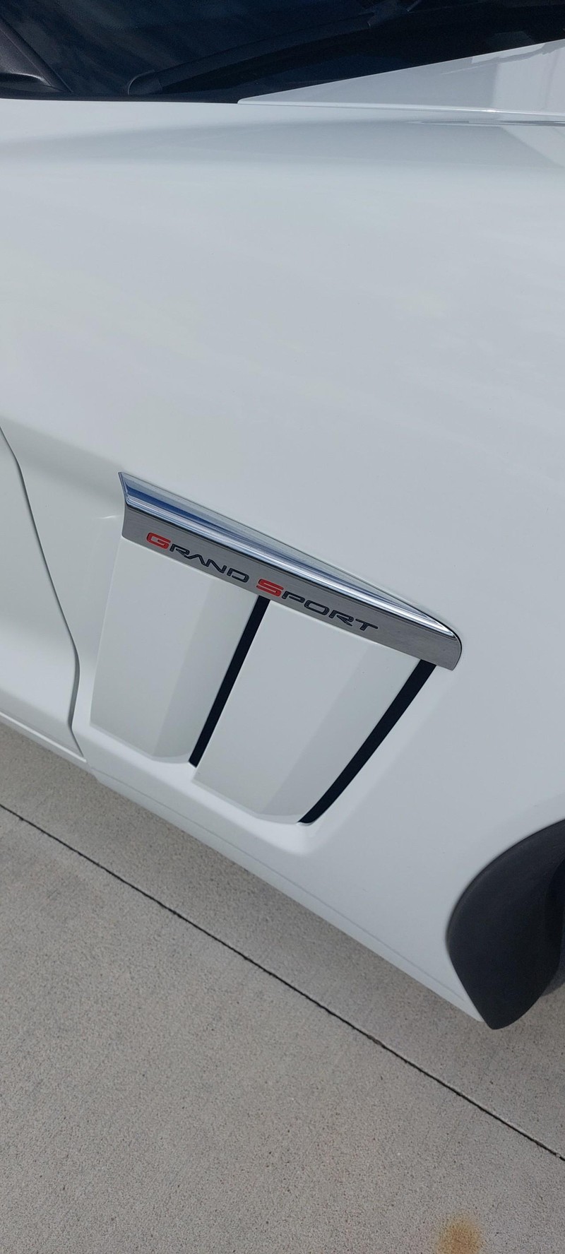 Chevrolet Corvette Vehicle Full-screen Gallery Image 09