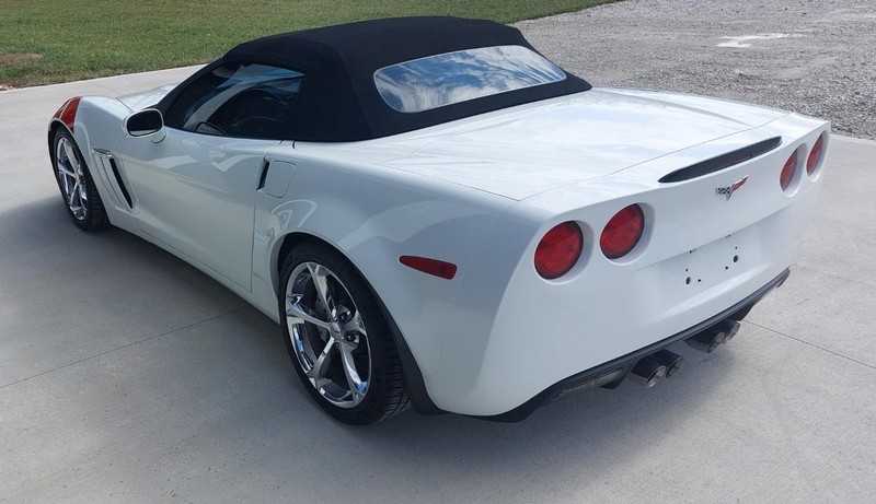 Chevrolet Corvette Vehicle Full-screen Gallery Image 10