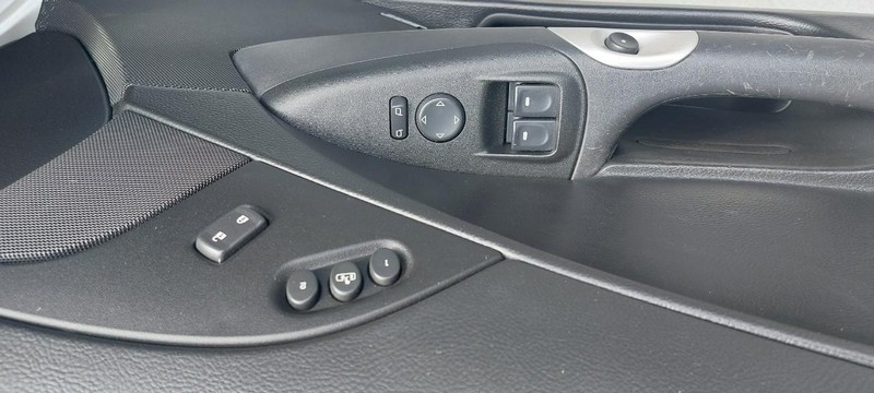 Chevrolet Corvette Vehicle Full-screen Gallery Image 11