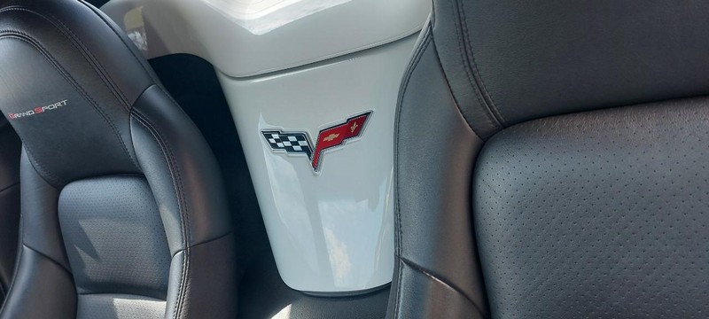 Chevrolet Corvette Vehicle Full-screen Gallery Image 14