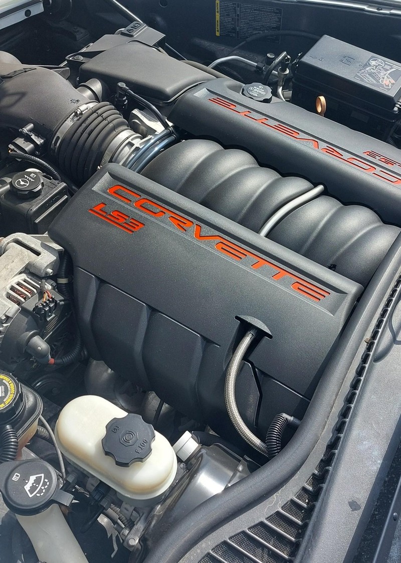 Chevrolet Corvette Vehicle Full-screen Gallery Image 15