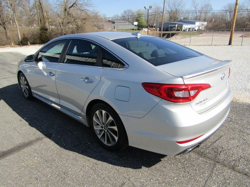 Hyundai Sonata Vehicle Full-screen Gallery Image 07