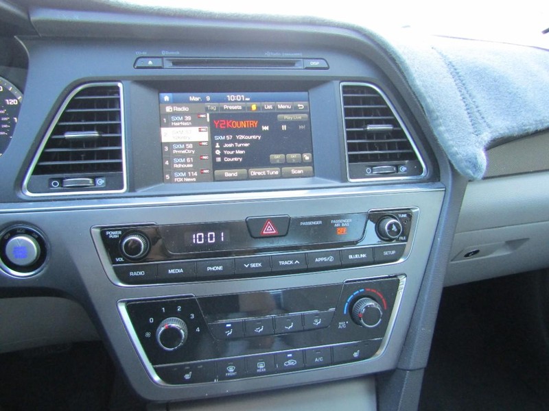 Hyundai Sonata Vehicle Full-screen Gallery Image 08