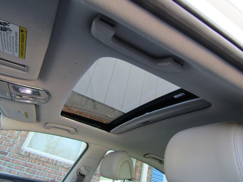 Hyundai Sonata Vehicle Full-screen Gallery Image 13