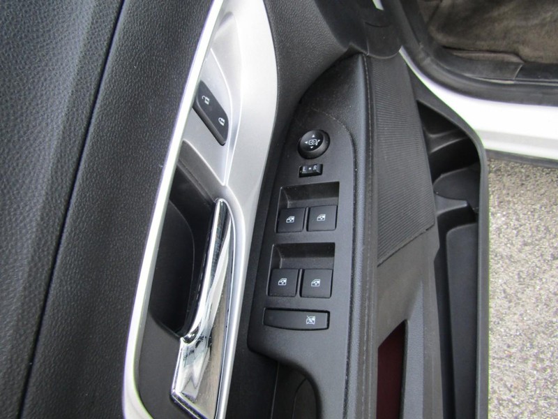 Chevrolet Equinox Vehicle Full-screen Gallery Image 10