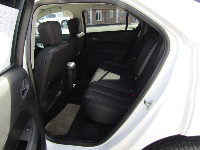 Chevrolet Equinox Vehicle Full-screen Gallery Image 12