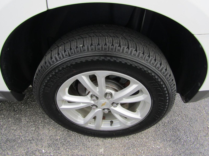 Chevrolet Equinox Vehicle Full-screen Gallery Image 13