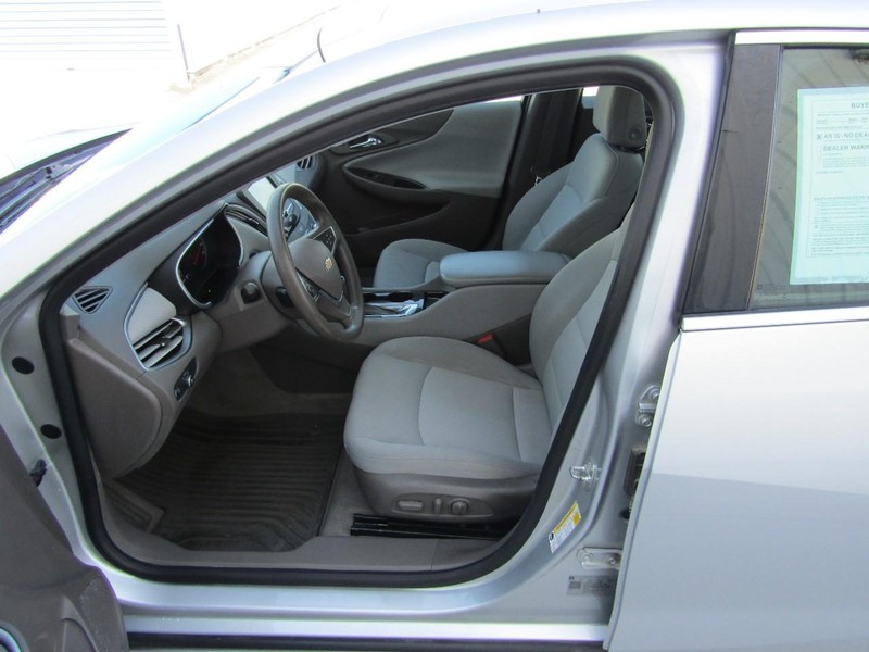 Chevrolet Malibu Vehicle Full-screen Gallery Image 02