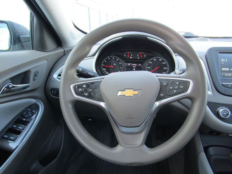 Chevrolet Malibu Vehicle Full-screen Gallery Image 04