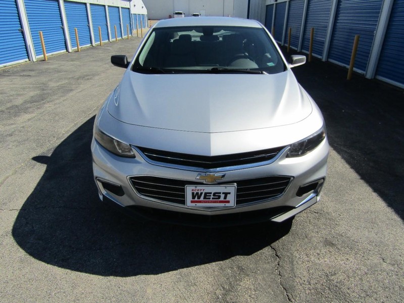 Chevrolet Malibu Vehicle Full-screen Gallery Image 05
