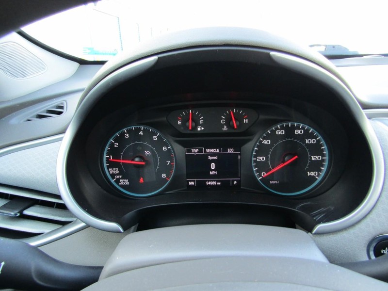 Chevrolet Malibu Vehicle Full-screen Gallery Image 06