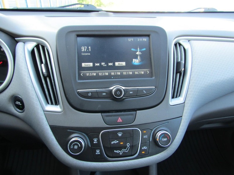 Chevrolet Malibu Vehicle Full-screen Gallery Image 08